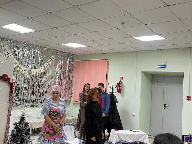 Новогоднее представление.